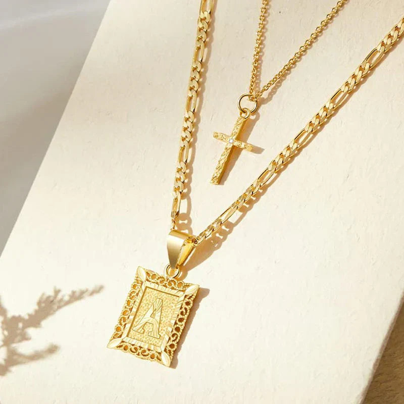 Set Křížek Initial – zlatá barva – Zoria bižuterie