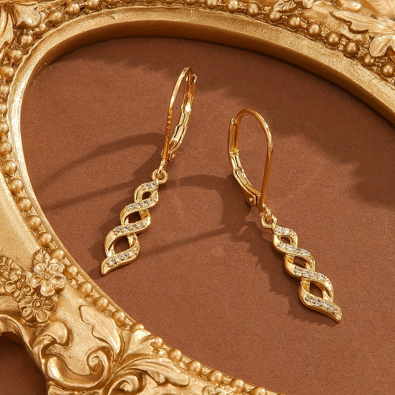 Náušnice Shimmer Twist Ava – zlatá barva – Zoria bižuterie