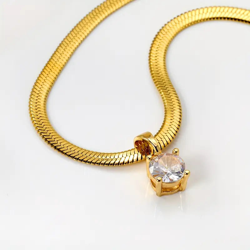Náhrdelník Elegant Rhinestone – zlatá barva – Zoria bižuterie