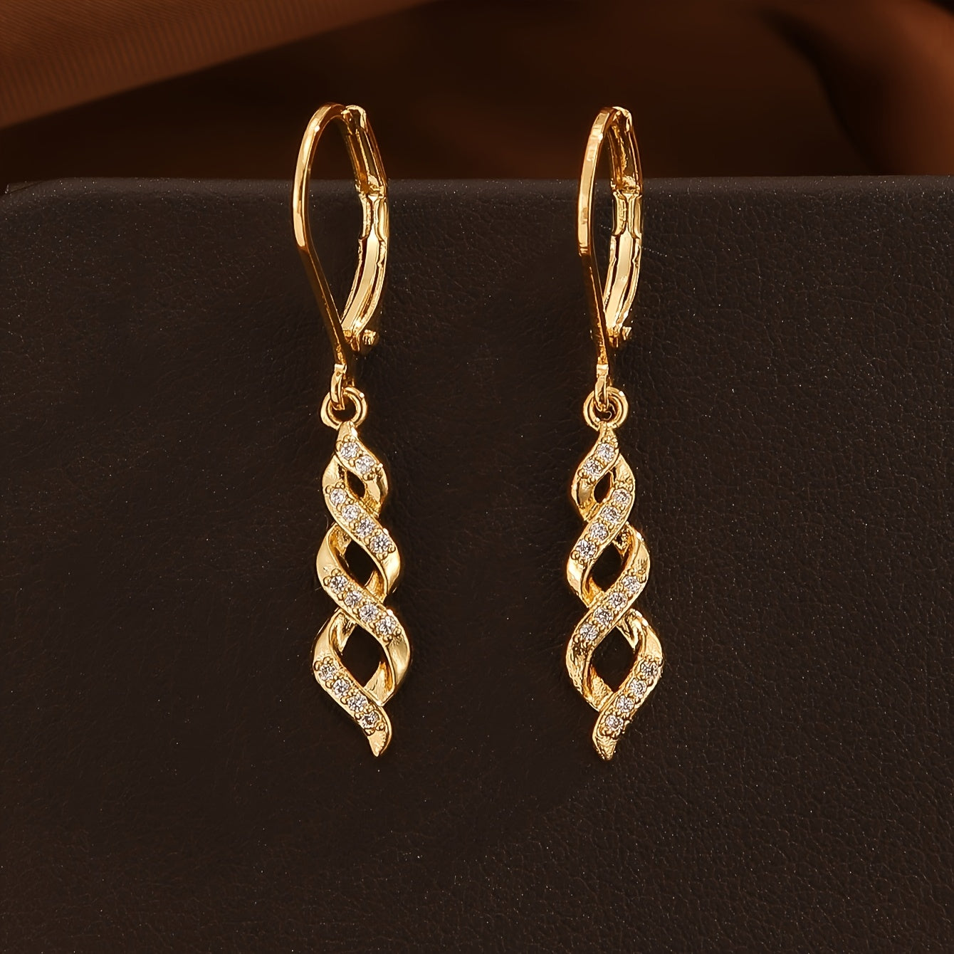 Náušnice Shimmer Twist Ava – zlatá barva – Zoria bižuterie