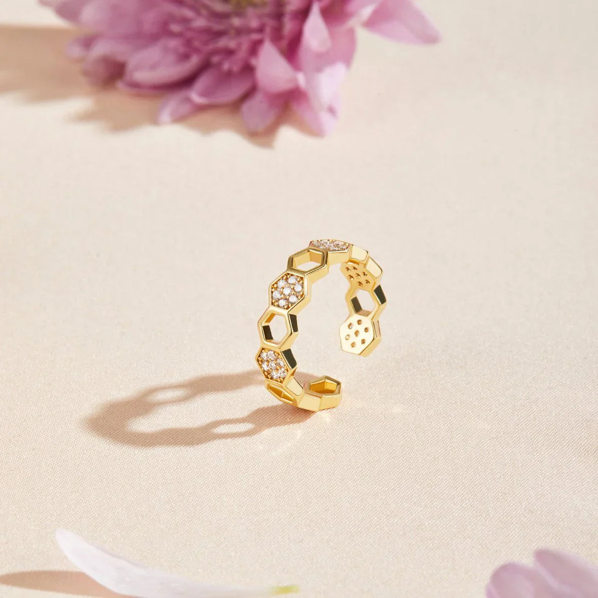 Prsten Crystal Honeycomb – zlatá barva – Zoria bižuterie