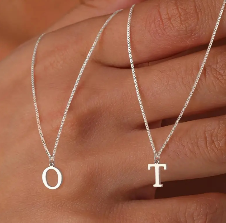 Náhrdelník Love letter initial – stříbrná barva – Zoria bižuterie